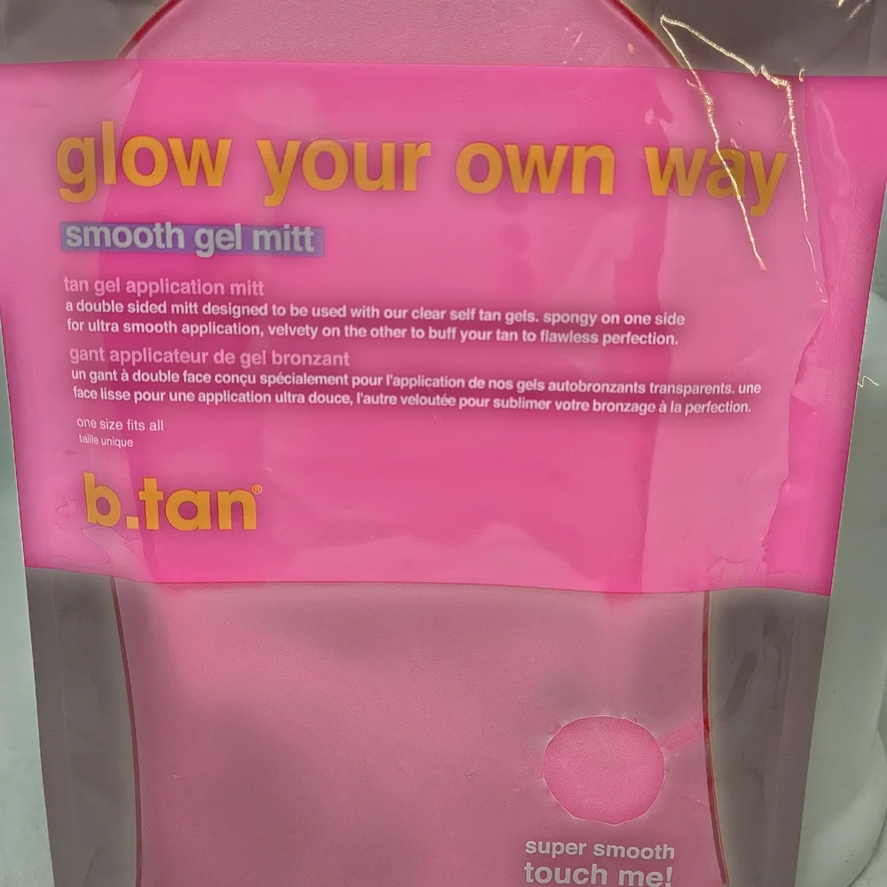 b.tan Glow Your Own Way Smooth Gel Self Tanning Mitt Reusable Pink NEW